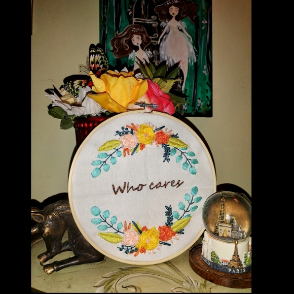 🧡 Hand Embroidered floral Who Cares - Picture 3 of 16